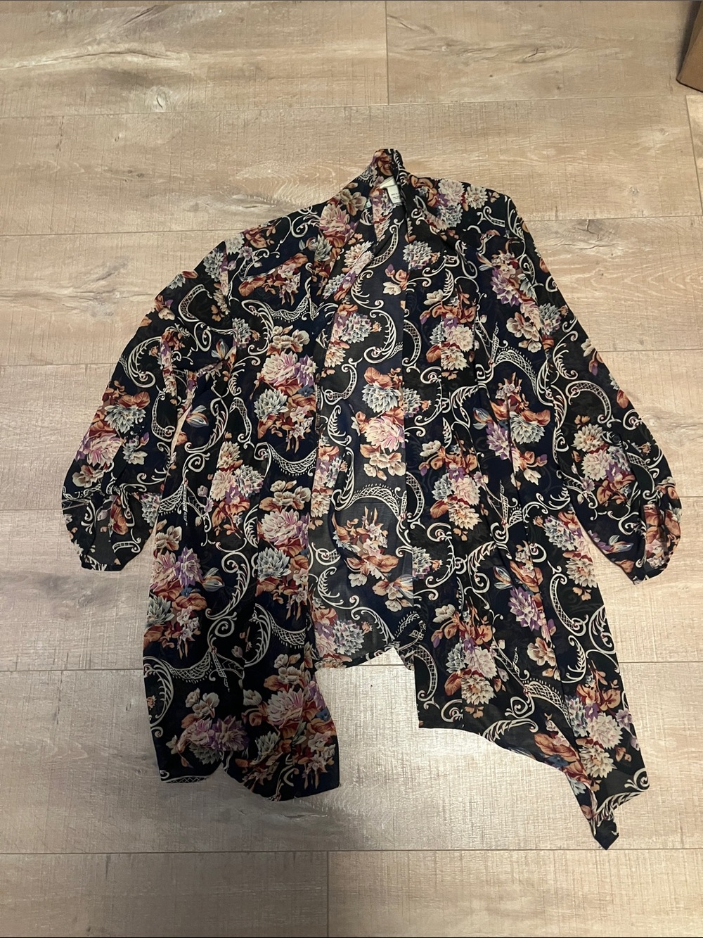 Gimmicks kimono style floral top size small